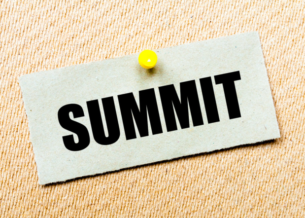 Crédit : sommet économique par Shutterstock Crédit : sommet économique par Shutterstock