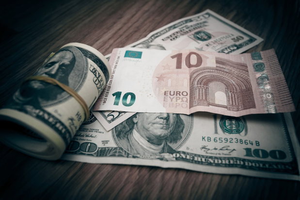 Crédit : euro/dollar par Shutterstock